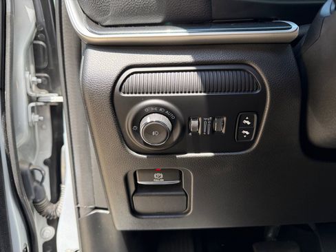 Used 2022 Jeep Wagoneer Series I w/ Premium Group I AWD/4WD image 12