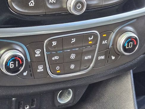 Used 2018 Chevrolet Traverse LT AWD/4WD image 37