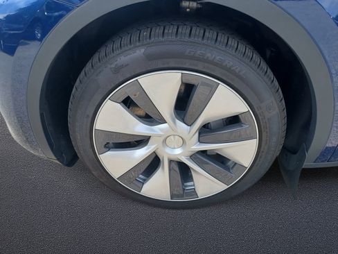 Used 2023 Tesla Model Y AWD image 18