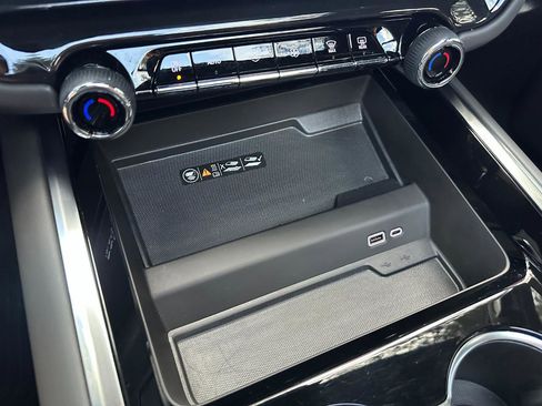 Used 2025 Chevrolet Tahoe Z71 w/ Comfort Package image 55