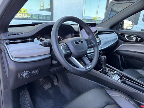 Used 2025 Jeep Compass Limited AWD/4WD image 35