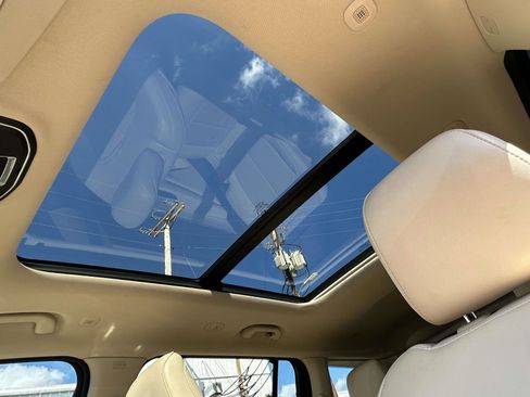 Used 2021 Jeep Grand Cherokee L Limited w/ Luxury Tech Group II image 11