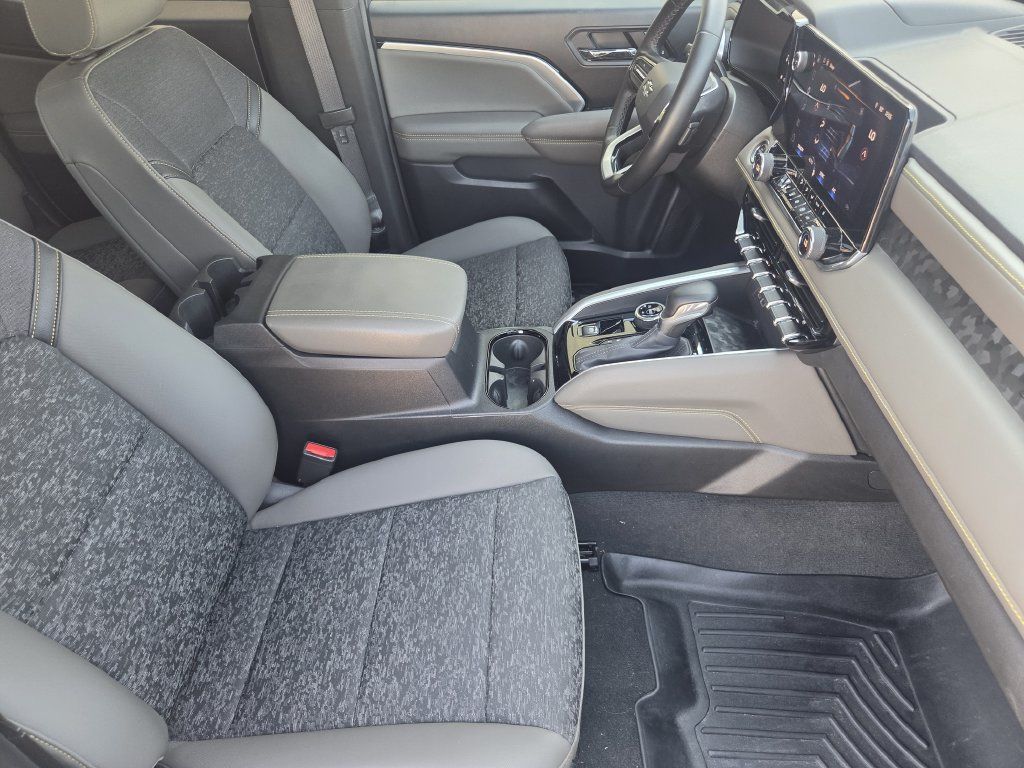 Used 2024 Chevrolet Colorado ZR2 w/ Technology Package AWD/4WD image 12