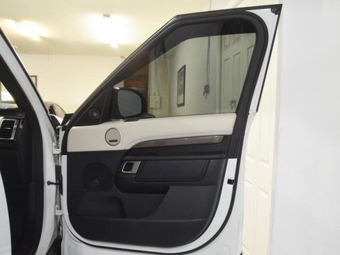 Used 2020 Land Rover Discovery HSE Luxury image 21