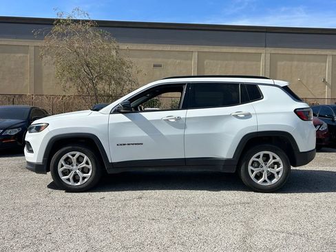 Used 2024 Jeep Compass Latitude AWD/4WD image 2