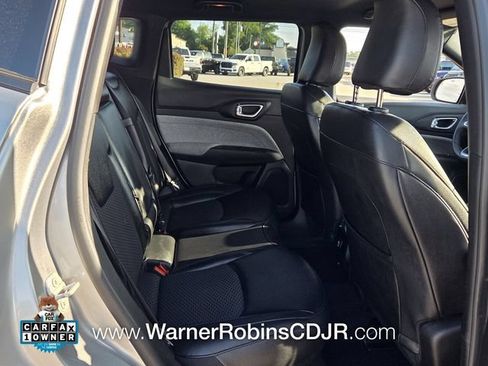 Used 2024 Jeep Compass Latitude AWD/4WD image 17