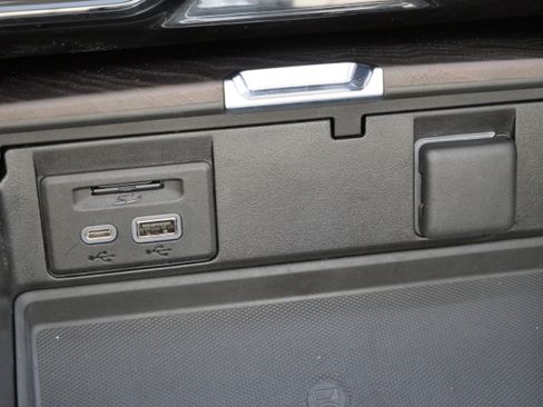 Used 2021 GMC Yukon Denali w/ Denali Premium Package image 25