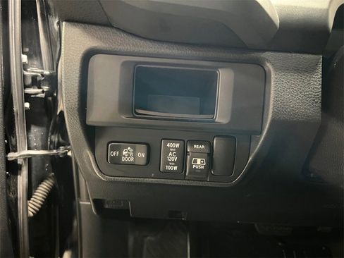 Used 2017 Toyota Tacoma TRD Sport image 38