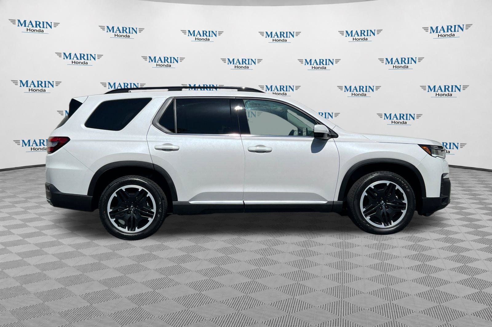 New 2026 Honda Pilot Touring image 2