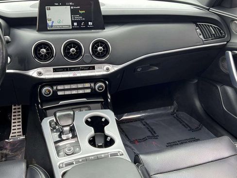 Used 2018 Kia Stinger GT2 image 25