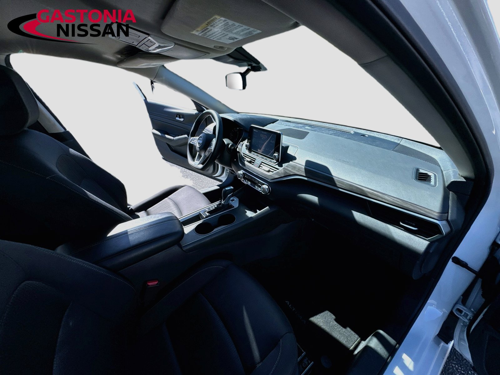Used 2025 Nissan Altima 2.5 SV FWD image 38