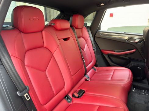 Used 2018 Porsche Macan GTS w/ Premium Package Plus AWD/4WD image 37