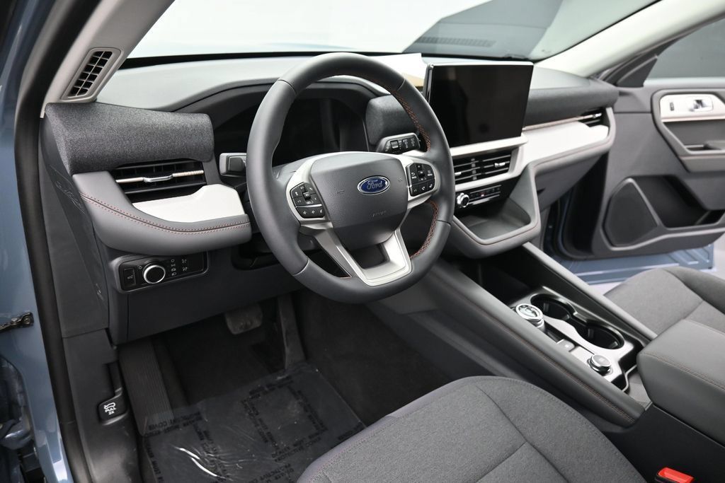Used 2026 Ford Explorer Active AWD/4WD image 12