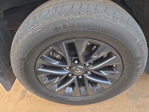 Used 2023 Lexus GX 460 Premium image 5