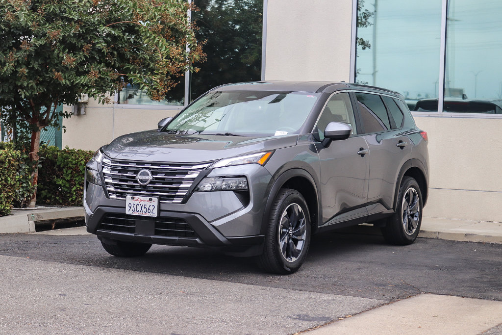 Used 2025 Nissan Rogue SV AWD/4WD image 3