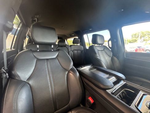 Used 2024 Jeep Wagoneer L Series II w/ Flexible Seating Group AWD/4WD image 27
