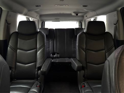 Used 2019 Cadillac Escalade ESV Luxury image 17