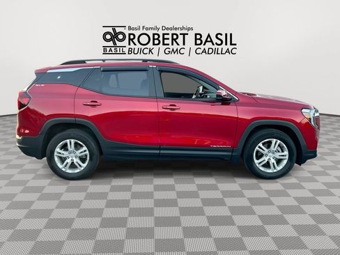 Used 2023 GMC Terrain SLE w/ Driver Convenience Package FWD image 9