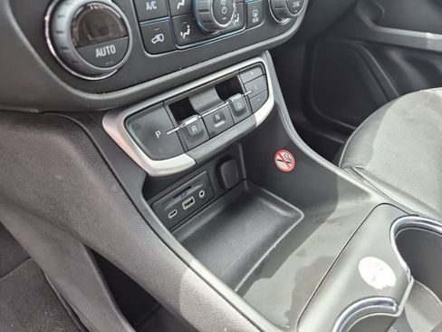 Used 2024 GMC Terrain SLT image 21