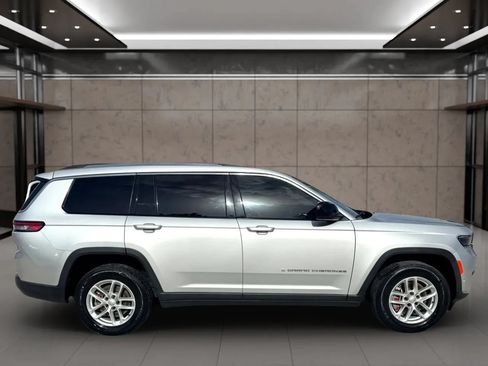 Used 2022 Jeep Grand Cherokee L Laredo w/ Luxury Tech Group I AWD/4WD image 2