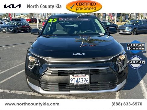 Certified 2025 Kia Niro LX image 2