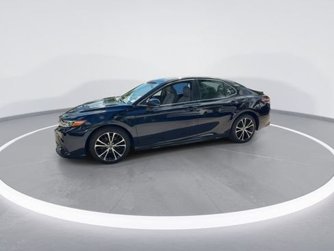 Used 2020 Toyota Camry SE w/ Convenience Package image 4