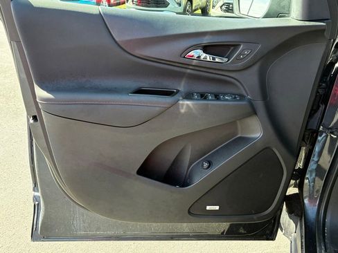 Used 2022 Chevrolet Equinox RS w/ RS Leather Package image 17