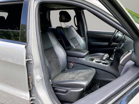 Used 2019 Jeep Grand Cherokee Altitude AWD/4WD image 24