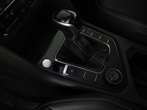 Used 2022 Volkswagen Tiguan SE w/ Panoramic Sunroof Package image 46