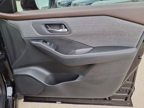 Used 2023 Nissan Rogue SV FWD image 12