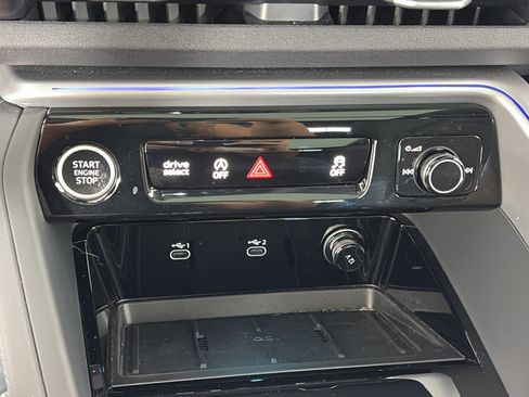 Used 2025 Audi Q5 Premium AWD/4WD image 21