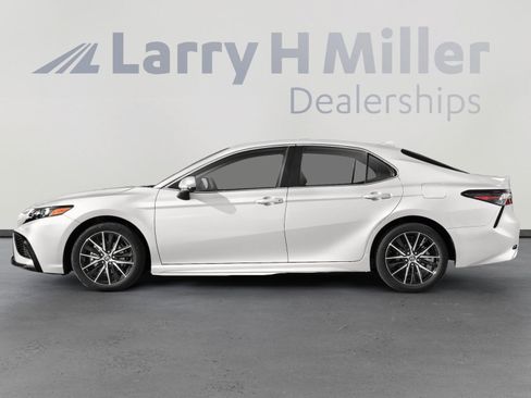 Used 2022 Toyota Camry SE w/ Carpet Mat Package (TMS) FWD image 3