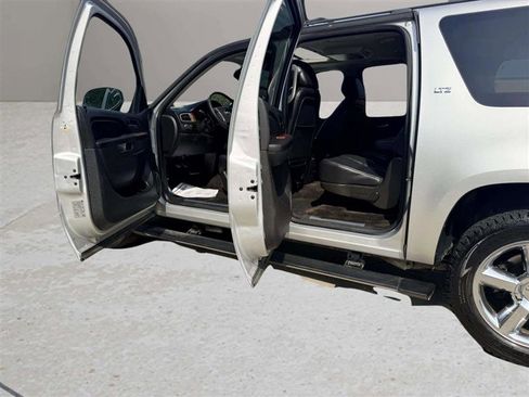 Used 2014 Chevrolet Suburban LTZ RWD image 22