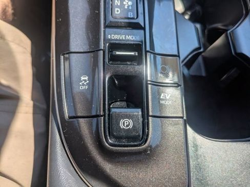Used 2024 Toyota Crown AWD/4WD image 30
