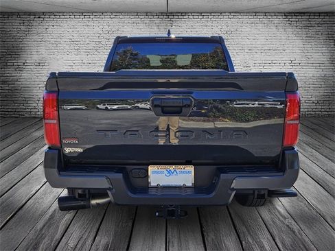 Used 2025 Toyota Tacoma TRD Sport image 4