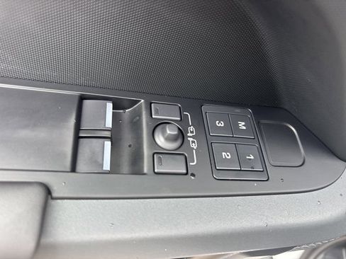 Used 2023 Land Rover Defender 90 X-Dynamic SE AWD/4WD image 23