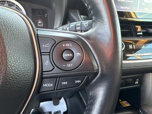 Used 2022 Toyota Corolla Cross LE image 22