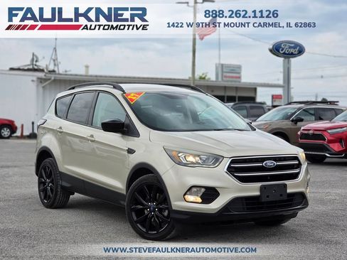 Used 2017 Ford Escape SE w/ Equipment Group 201A FWD image 1