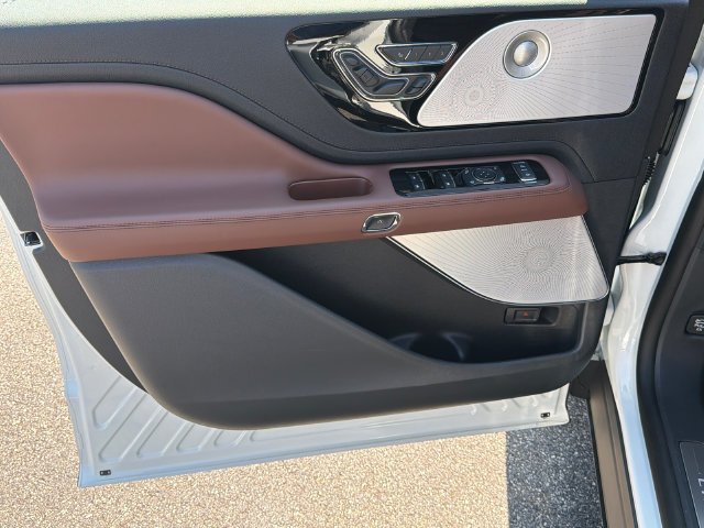New 2026 Lincoln Aviator Reserve AWD/4WD image 11