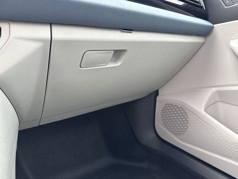 New 2026 Volkswagen Jetta SE FWD image 40
