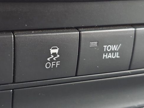 Used 2020 RAM 1500 Classic SLT AWD/4WD image 8