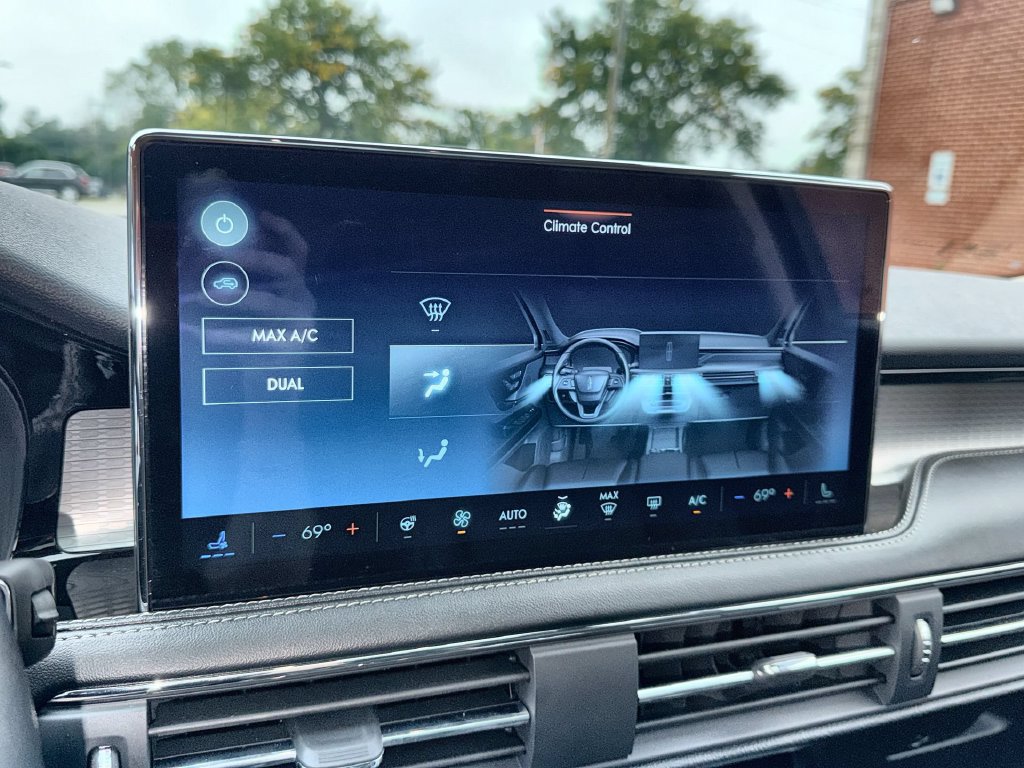 Certified 2026 Lincoln Corsair Premiere AWD/4WD image 17