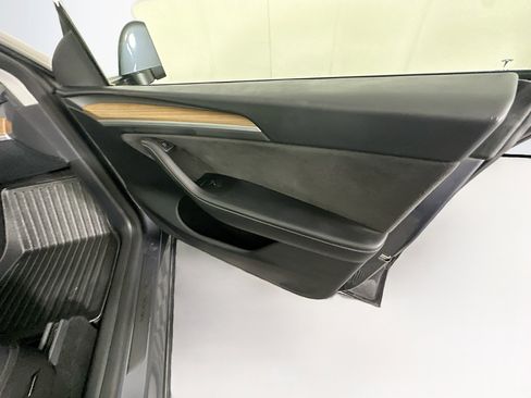 Used 2023 Tesla Model Y Long Range AWD/4WD image 32