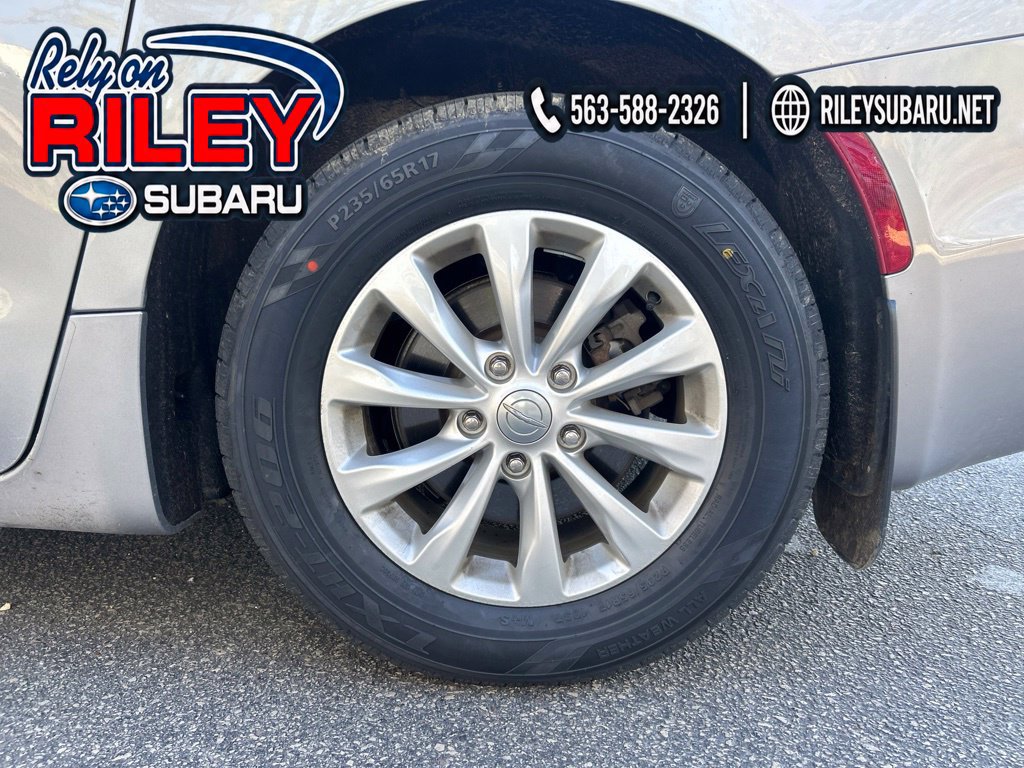Used 2018 Chrysler Pacifica Touring Plus FWD image 11