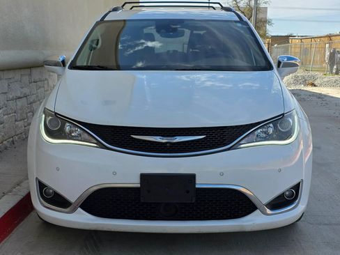 Used 2017 Chrysler Pacifica Limited image 8
