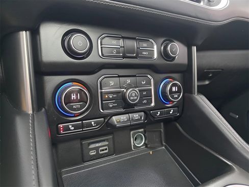 Used 2021 Chevrolet Tahoe Z71 w/ Luxury Package image 31