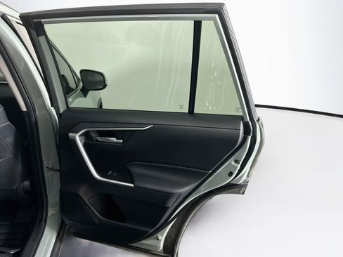 Used 2020 Toyota RAV4 XLE Premium FWD image 32