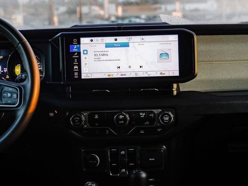 Used 2024 Jeep Wrangler Unlimited image 14