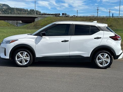 Used 2021 Nissan Kicks S FWD image 6