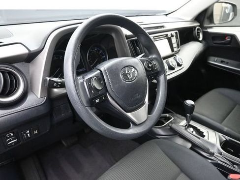 Used 2018 Toyota RAV4 LE FWD image 17